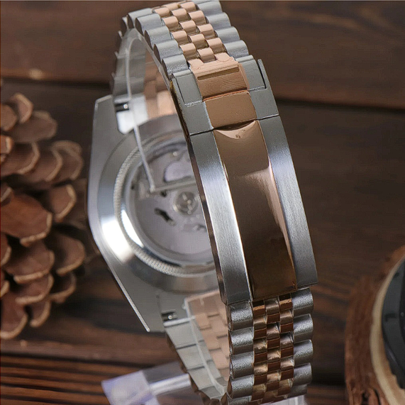 Seiko mod Datejust Wimbledon close up of two tone Jubilee clasp brushed polished links