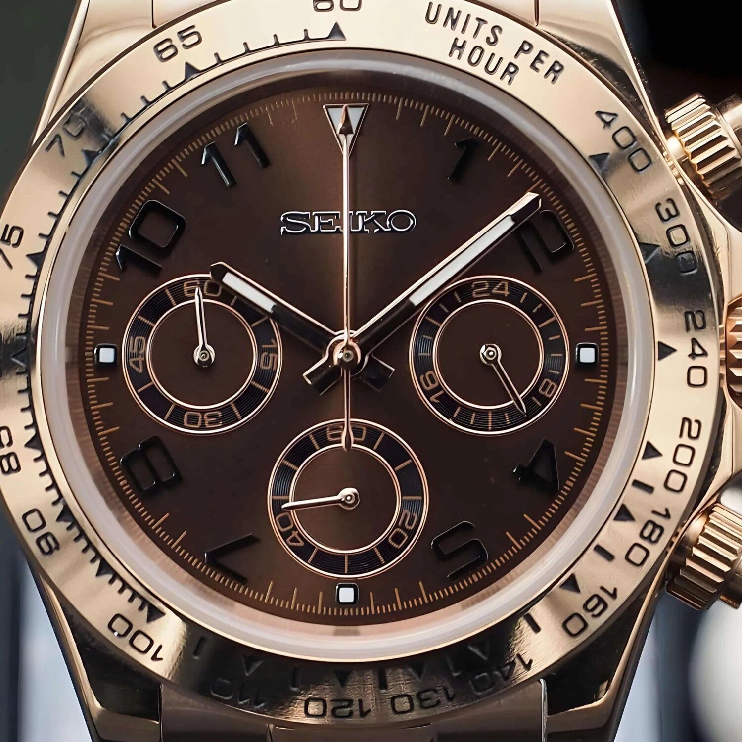 Seiko Mod Daytona Rose Gold Chocolate Close up focussing the Chocolate dial