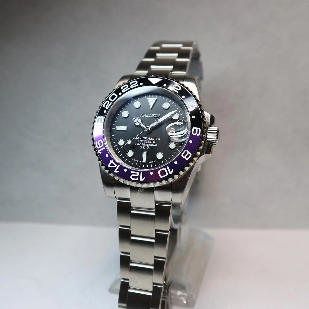 Front view Seiko Mod GMT Joker featuring sharp bezel numerals and symmetrical dial composition