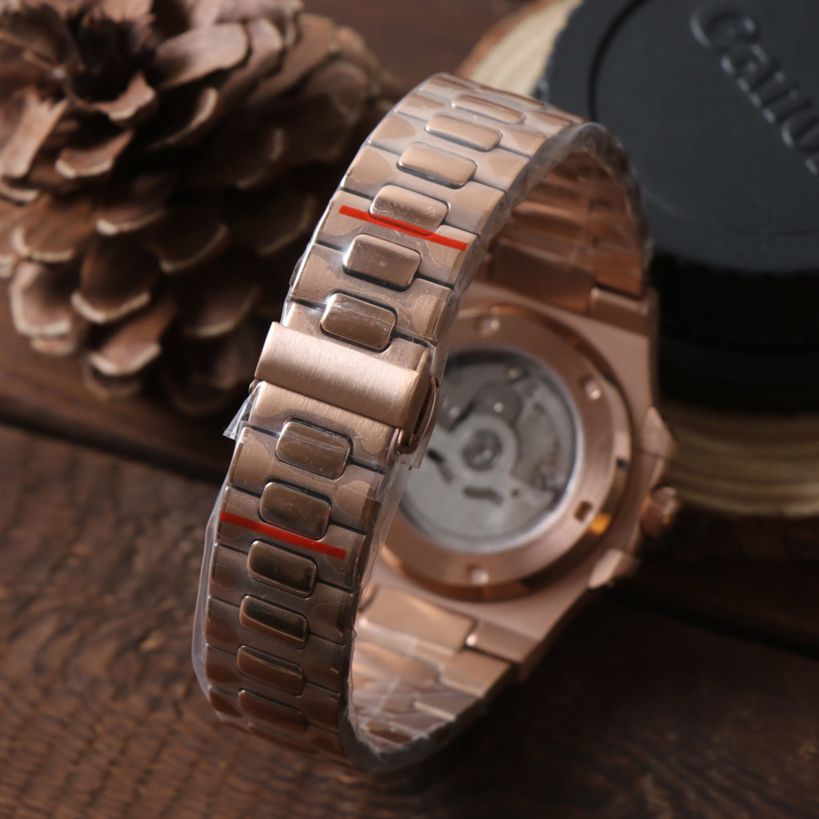 Bracelet of Seiko mod Nautilus rose gold royal blue edition with polished center links and satin outer finish