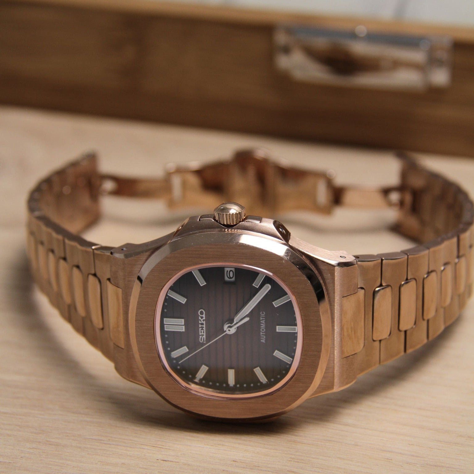 Side view Seiko Mod Nautilus Chocolate highlighting crown detail and polished links