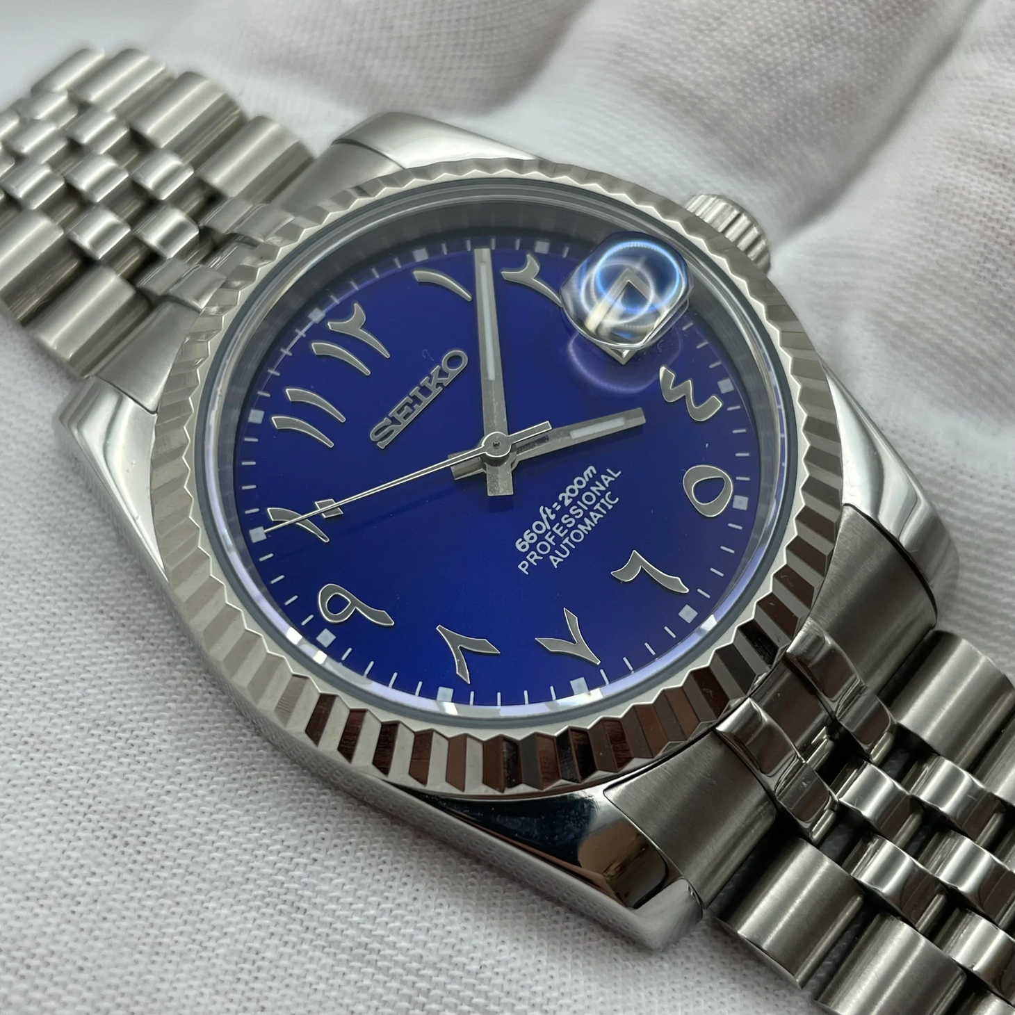 Seiko Mod Datejust Royal Blue Arabic left angled close up revealing dial and bezel shine