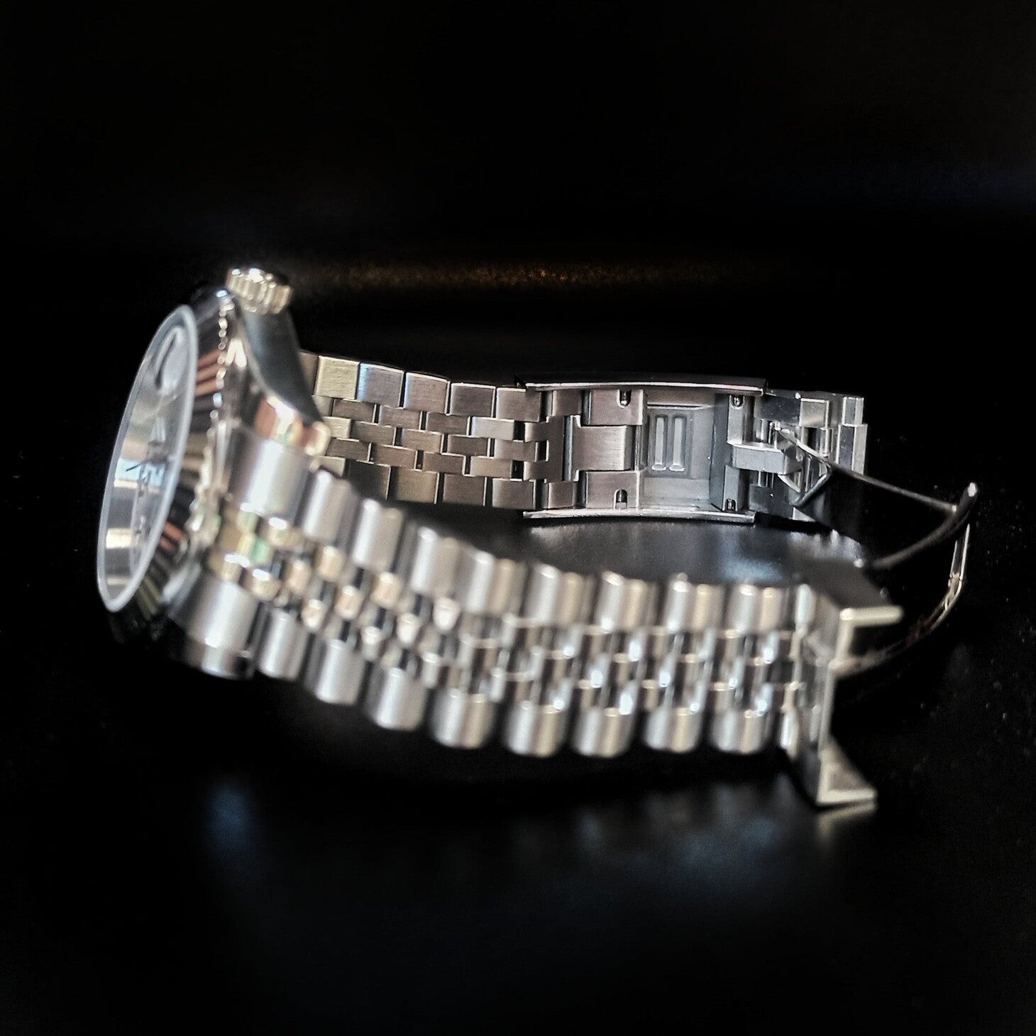 Close view of jubilee bracelet on Seiko Mod Datejust with polished finish